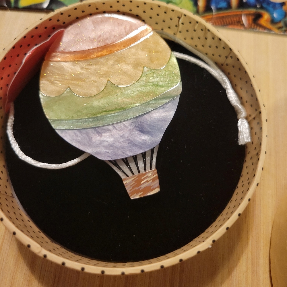 Erstwilder hot air balloon brooch